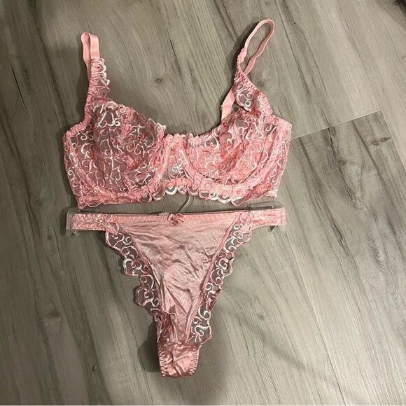 Vintage Victorias Secret embroidered heart bra thong sz36C bra sz Medium thong - Picture 1 of 10
